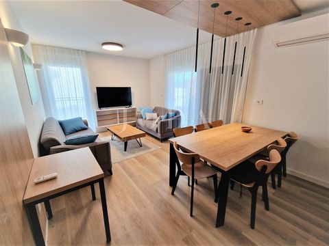 Location: Primorsko-goranska županija, Malinska-Dubašnica, Malinska. Luxuriöses Apartment mit vier Schlafzimmern zum Verkauf in Malinska auf der Insel Krk! Die Wohnung befindet sich in einem neu gebauten Wohnhaus, im ersten Stock. Es hat eine Fläche ...