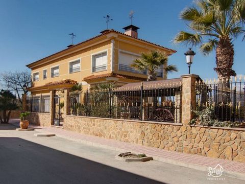 Description of object: Excellent opportunity! Price reduced by 20%!Luxury rustic Mediterranean-style villa with 4 bedrooms, double height living room, fireplace, radiator heating (diesel), double enclosed garage, large terraces with bar area, wood-bu...