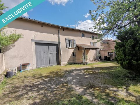 Située à Clessé, cette maison en pierre offre un cadre de vie paisible tout en étant au cœur du village et de ses commodités. Implantée sur une parcelle close de 589m², la maison a actuellement une surface habitable de 89 m² et propose deux chambres,...