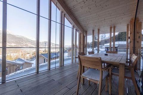 Erleben Sie den Gipfel des alpinen Luxus in unserem 100 m² großen Superior Chalet, das bequem Platz für bis zu 8 Personen bietet. Dieses elegante Chalet verfügt über drei geräumige Schlafzimmer und drei Badezimmer, davon eines mit eigenem Bad, eines ...