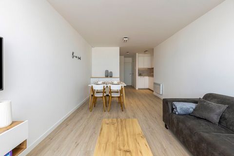 Dieses wunderschön renovierte und moderne Apartment mit 2 Schlafzimmern befindet sich am ikonischen Zeedijk und bietet eine perfekte Mischung aus Komfort und Stil. Das offene Design verfügt über ein geräumiges Wohnzimmer, das nahtlos in die voll ausg...