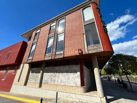 Excelente oportunidad de adquirir un edificio en construcción paralizada, ubicado en la calle Sant Lluis, en la encantadora ciudad de Olvan, en la provincia de Barcelona. Este edificio ofrece una distribución diáfana que te permite crear y diseñar un...