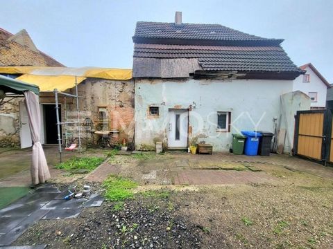 Dieses Einfamilienhaus in ruhiger Lage bietet Ihnen die Umsetzung nach Ihren Wünschen. Das Haus befindet sich aktuell im Rohbauzustand und kann aufgrund der vorliegenden Genehmigungen direkt fertiggestellt werden, geplant sind 150m² Wohnfläche und 6 ...