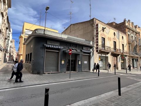 Esta impresionante finca en venta en el centro de Figueres es una joya única en su tipo. Con una ubicación céntrica en la ciudad, esta propiedad cuenta con una planta baja espaciosa, que actualmente funciona como un bar y restaurante. La planta baja ...