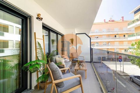 Appartement de luxe de 2 chambres dans un immeuble face au fleuve Guadiana à Vila Real de Santo António, Algarve. Propriété se distinguant par la qualité supérieure de la construction et des matériaux utilisés. Classe énergétique A+ Situé dans un bât...