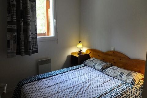 Ce charmant appartement, situé au premier étage d'une résidence bien entretenue avec ascenseur, accueille confortablement 4 personnes. Le salon dispose d'un canapé gigogne pour 2 personnes, offrant un espace de couchage supplémentaire, et est équipé ...