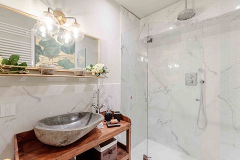 The villa in Lucca has 6 bedrooms and capacity for 11 persons. Accommodation of 700 m² tastefully-furnished and is fully-equiped. The property is located 0 m metro station, 2 km river 