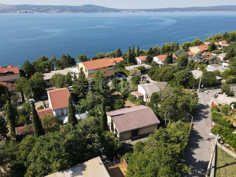 Location: Primorsko-goranska županija, Novi Vinodolski, Novi Vinodolski. HOUSE IN A SOUGHT-AFTER LOCATION ONLY 100M FROM THE SEA A building plot of 1,058 m² (with a stone house for renovation) is for sale in Novi Vinodolski in an attractive location ...