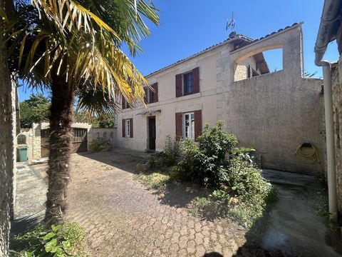 Une Maison Pleine de Joie au Cur de la Campagne Charentaise