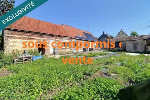 Longère en village de campagne, 3 chambres dont une au rez-de-chaussée, dépendances, double garage et jardin.