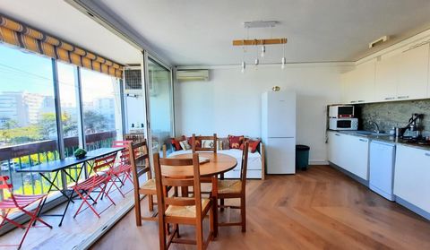 Appartement traversant rénové avec parking