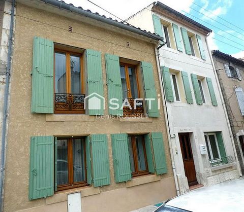 Maison de village T5 de 120m², 4 chambres, 3 salles de bain.
