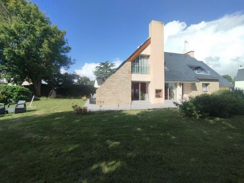 Grande Maison sur un terrain de 2200 m2 , vue mer sur le Golfe du Morbihan