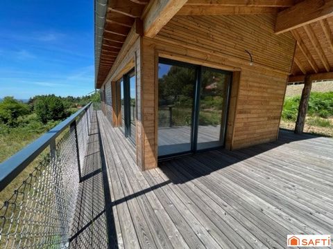 MAISON en BOIS neuve, 3 chambres avec son immense terrasse et sa vue panoramique sur la plaine Roanne/Charlieu
