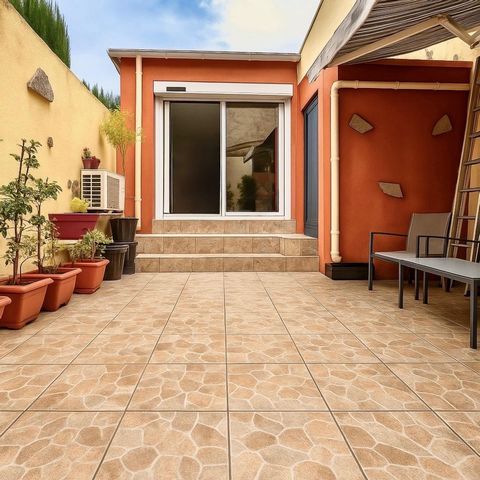 Offrez-vous le charme d'une maison conviviale et pleine de caractère, à deux pas de Carcassonne, avec toit terrasse et cour privative – l’équilibre parfait entre confort, tranquillité et accessibilité !