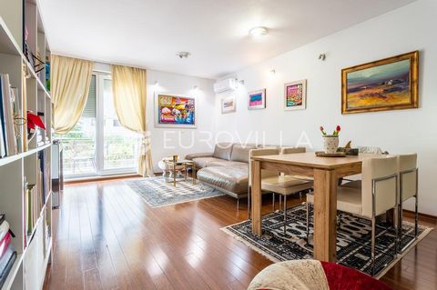 Excellent one-room apartment, fully furnished and very nicely decorated in a newer building on Kocunar. The apartment is furnished and ready to move in immediately. The apartment consists of a bedroom, a kitchen, a living room with a dining room, an ...