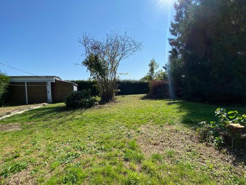 Terrain constructible de 1 228 m² avec dépendances – à 1 km du centre-bourg de Changé