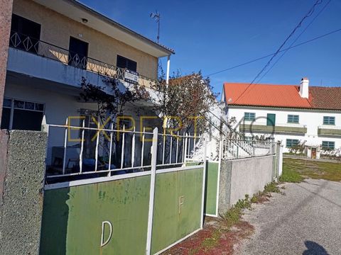 Maison 3 Chambres à Pega, Guarda À Pega, un village calme et accueillant de la municipalité de Guarda, vous trouverez à vendre cette villa de 3 chambres, avec patio et garage, dans un endroit avec intimité et vue dégagée. La maison en maçonnerie de b...