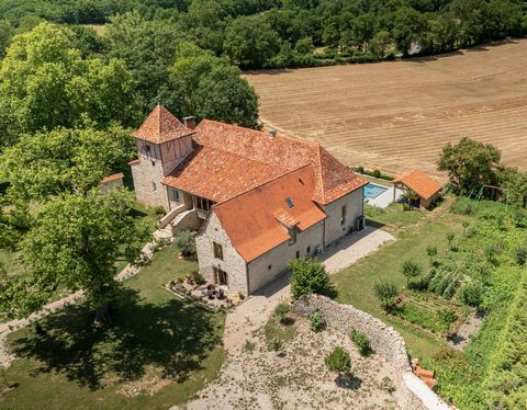 Authentique maison forte du XVII iéme siècle