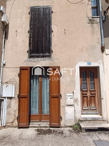 Maison de village meublée à rénover située au coeur de Saint-Amour d'une surface habitable de 60 m2