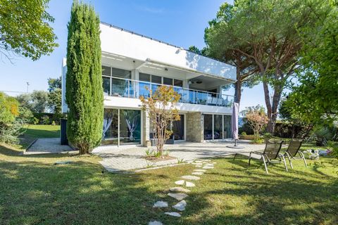 VILLA CALIFORNIENNE - DOMAINE FERMÉ