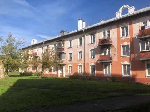 Арт. 117110738 br Вашему вниманию предлагается квартира с хорошей планировкой и высокими потолками в г. Ликино-Дулево, ул. 1 Мая, д. 18 на третьем этаже трехэтажного кирпичного дома. Общая площадь 50 кв.м., жилая 29, кухня 9 м. Комнаты изолированные,...