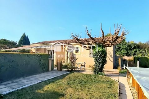 **À vendre : Maison de plain-pied proche de L'Isle-sur-la-Sorgue** Offrez-vous un cadre de vie paisible dans cette maison moderne avec piscine hors sol, garage et jardin spacieux. Située dans un quartier calme, elle offre confort et tranquillit...