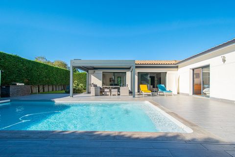 Maison contemporaine, 3 chambres, double garage, piscine