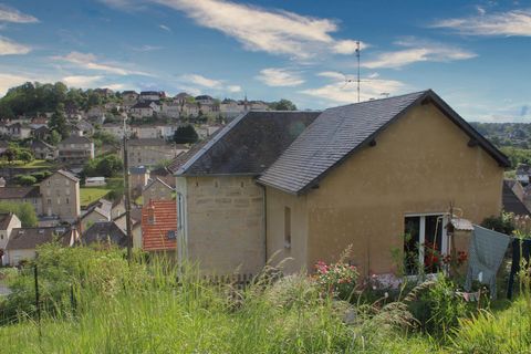 Maison en pierre avec vue et charmant jardin