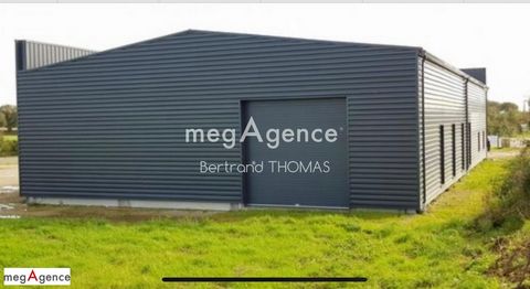 Bâtiment avec hall exposition sur un terrain clos de 2267 m2