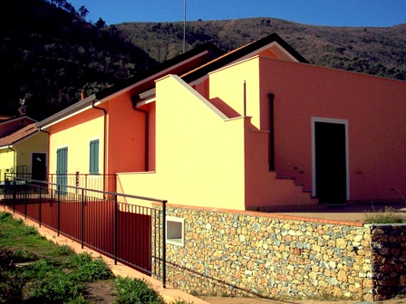 Newly built independent villa situated near the mountains. Newly built independent villa situated near the mountains. The 140 sq m ground floor consists of a kitchen, living room, 2 bedrooms (one with its balcony and the other has its own private ter...