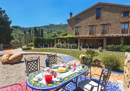 Situated in the hills of Cefalú, Casale Reitano is an ancient and prestigious stone farmhouse dating back to 1866. View Virtual tour and walk through this villa The property is in excellent condition and free on 4 sides. On 3 levels, it also boasts a...