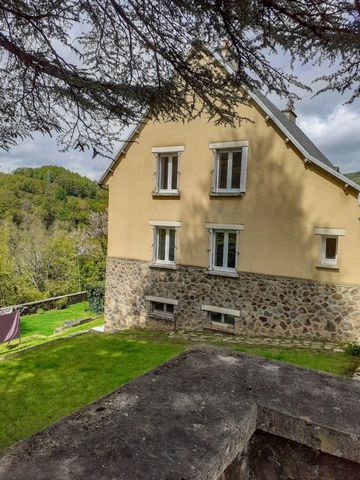 Dpt Aveyron (12), à vendre LASSOUTS maison P9 de 200 m² - Terrain de 3 450,00 m²