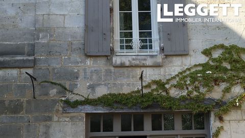 A19393ET16 - À quelques pas des commerces, boulangeries et restaurants de Châteauneuf-sur-Charente, au cœur de la Grande Champagne. C'est une maison de ville magnifique et élégante. Répartie sur 4 étages, cette impressionnante maison de ville entière...