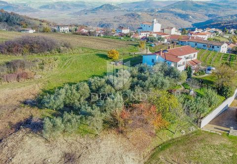 Location: Istarska županija, Vižinada, Vižinada. Istrien, Vižinada Bauland mit freiem Blick zum Verkauf in Vižinada. Die Grundstücksfläche beträgt 1240 m2. Der Zweck des Grundstücks ist Wohnen. Direkt neben dem Grundstück befindet sich die notwendige...