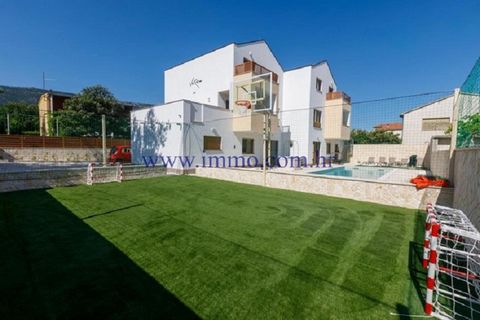 New villa for sale, situated near Split, just 70 meters way from sea. Villa consists of three floors connected by inner stairs and it's devided to east and west wing. Ground floor consists of residential part in west as well as gym, bathroom and a to...