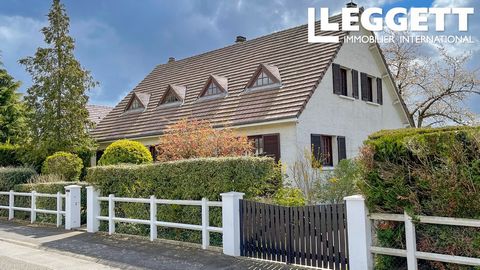 A20223EHO60 - Beautiful detached, family house with 6 rooms on an enclosed plot of land with garden and fruit trees. Built in 1973, it is in good condition, with 4 bedrooms, games room, terrace and garden, 2 bathrooms and 2 WCs, and offers an excepti...