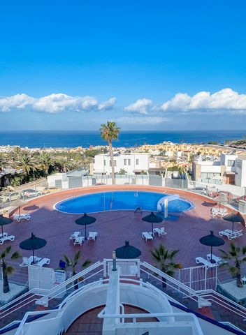 Fantastic duplex with sea views and an ideal location in the coastal town of Adeje in Tenerife. Located in the residential complex San Eugenio, this apartment is a 5-minute drive from attractions such as Playa de Fañabé, Puerto de Colón, and the famo...