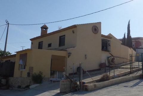 Detached house of 177 m², 4 bedrooms and 2 bathrooms, for sale in the municipality of Fortuna, Murcia. The house is located in the urban center of the town, being its main communication route the MU-17-A road that connects with the population in 15 m...