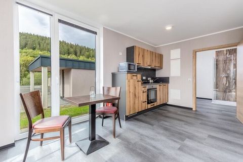 This lovely bungalow is equipped with all comforts and a great location near the Kronenburger See. You stay comfortably with family or friends. For a surcharge, you can also use the sauna, washing machine and electric bicycles to explore the area. An...