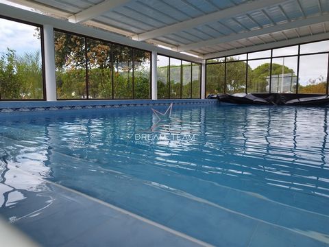 Boerderij in MilBrejos, in de gemeente Alcácer do Sal, Grândola. De boerderij bestaat uit 4 slaapkamers, een gemeenschappelijke badkamer, berging, keuken, woonkamer met rustieke open haard waar u kunt genieten van een familiediner. Deze woning heeft ...