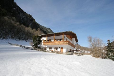 Ten piękny apartament dla maksymalnie 7 osób znajduje się w wiejskim domu w St. Gallenkirch w Vorarlberg, w pobliżu terenu narciarskiego Silvretta Montafon i oferuje wspaniałe widoki na otaczający górski krajobraz. Mieszkanie znajduje się na parterze...