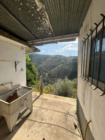 3 bedroom villa for sale in the village of Álvaro. The village of Álvaro extends along the view of a slope overlooking the Zêzere River, accommodated in the Cabril reservoir. Seen from the top of the masterful landscape that surrounds it, it looks li...