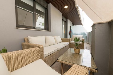 Bienvenue dans ce magnifique appartement à seulement 190 mètres de la plage de Barbate. Il dispose de toutes les commodités pour rendre votre séjour incroyable et peut accueillir jusqu'à 6 personnes. L'appartement moderne offre une terrasse spacieuse...