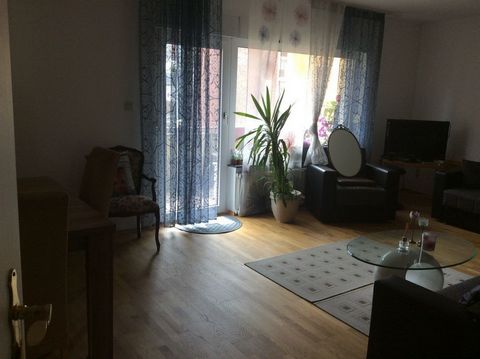 The modern, renovated, furnished apartment is located on the 2nd floor of an apartment building, which is located directly in the city of Bochum. It is a non-smoking apartment. It has 3 rooms, a separate kitchen, a bathroom with bathtub and a great b...