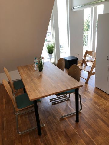 This nice and bright furnished 2,5 room apartment is located close to the train station as well as the city center of Lüneburg. It has a dining area, a separate bedroom and an additional room under the roof with a desk and a single bed. The size of t...