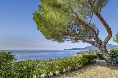 Summary Fabulous holiday property, which is ideally situated in one of the most sought after addresses, right alongside the sea and with simply stunning panoramic views over the sea, from Cap Lardier to Cap Benat passing by the Golden Islands. In a p...