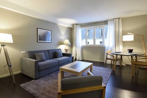 Localization: The apartment is located in a quiet and residential street in the 4th arrondissement, parallel to the banks of the Arsenal Basin and its wide cycle paths. Connecting the bustling Place de la Bastille and the Seine, this basin is one of ...