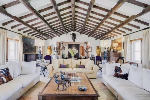 Farm in Monforte, near Estremoz, in the Alentejo, with a 9.6ha plot and garden with swimming pool. The main house has two floors and 5 bedrooms, all en suite, several reception rooms, a kitchen with a laundry area and a wine cellar. It is let fully f...