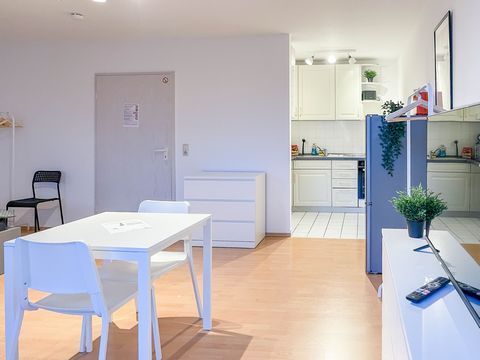 This cozy apartment features two single beds (90x200 cm) with high-quality pocket spring mattresses, as well as two bedside tables, storage options, and stylish lamps. Additionally, the apartment is equipped with two clothes racks and Drawers for con...
